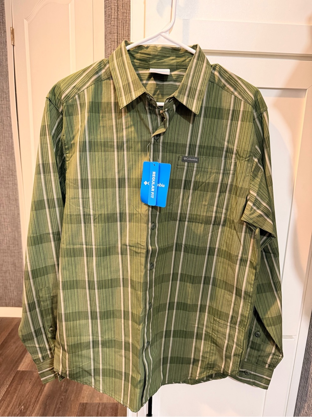 Mens Columbia Lightweight Green Plaid Button-Up Shirt